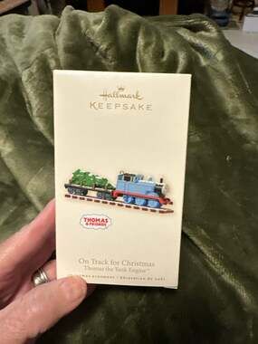 2008 Hallmark Keepsake Ornament Thomas the Tank Engine On Track for Christmas